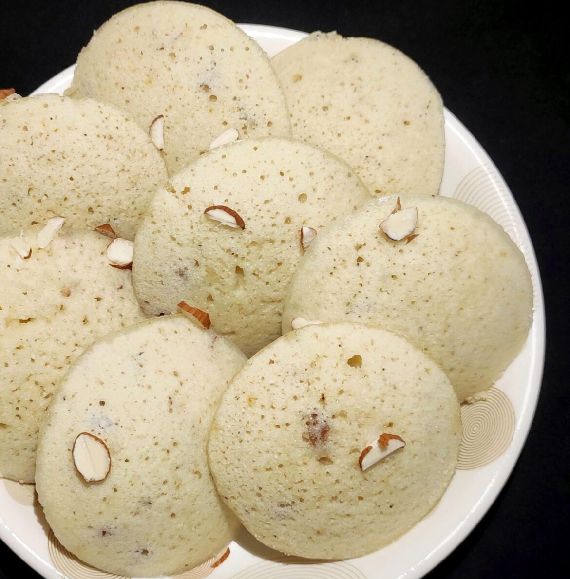 Meethi rava idli