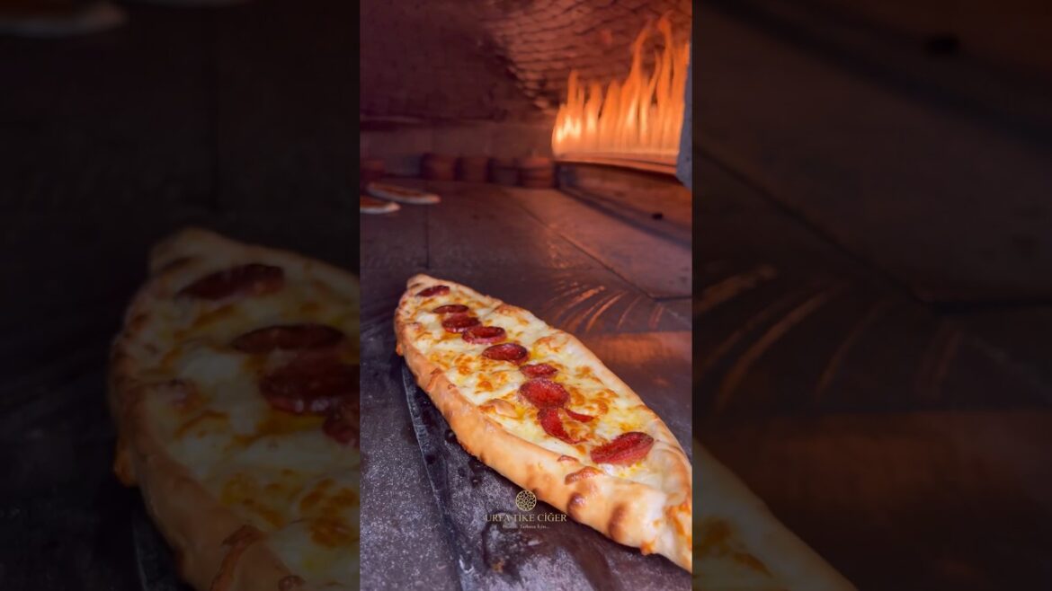 @urfatikeciger‘den kaşarlı sucuklu pide Gaziantep Emek mah. Akın bulgur ara sokağında tavsiye ederim