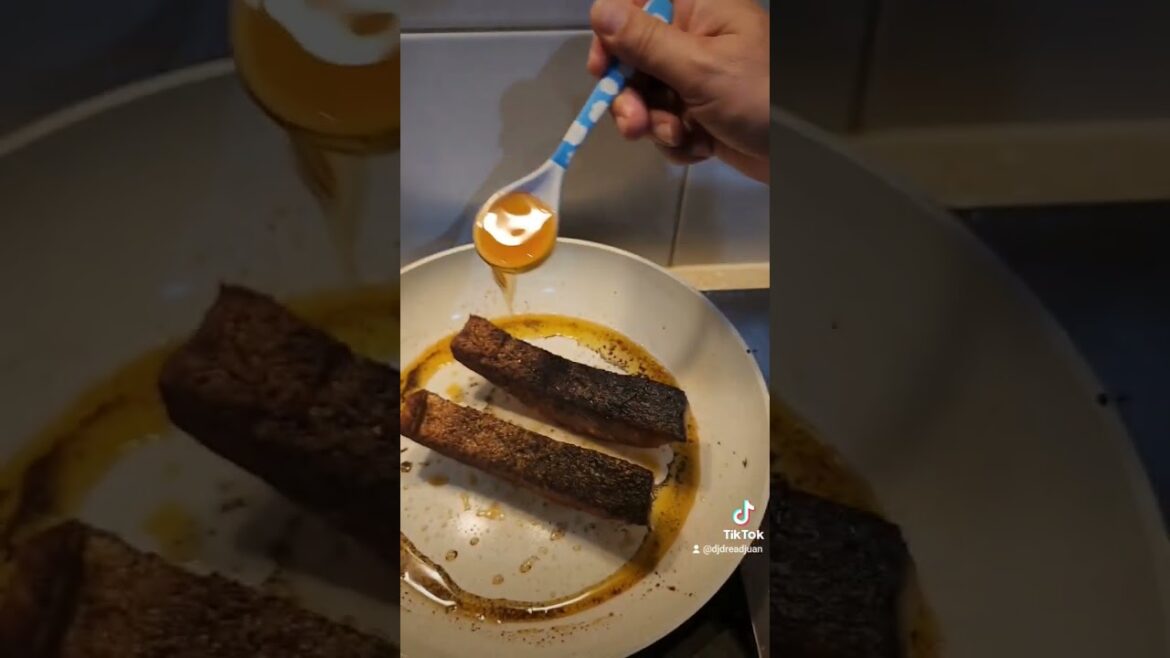 Trying out Hello Fresh, Moroccan Honey-Glazed Salmon, with Carrot Couscous Garlic Yoghurt & Salad