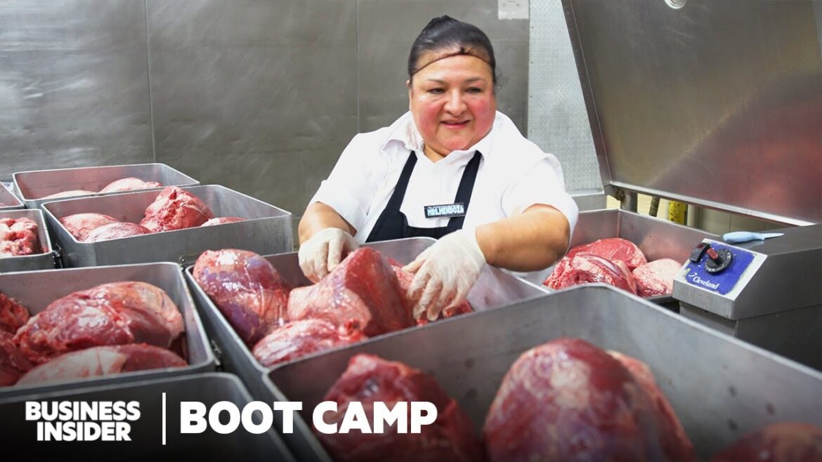 How The Military’s Largest Cafeteria Feeds 4,500 Soldiers In 90 Minutes | Boot Camp How The Military’s Largest Cafeteria Feeds 4,500 Soldiers In 90 Minutes | Boot Camp