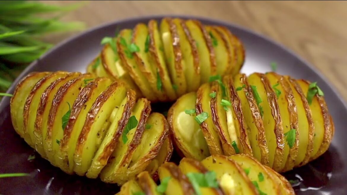 Crispy Garlic Butter Roasted Potatoes Recipe
