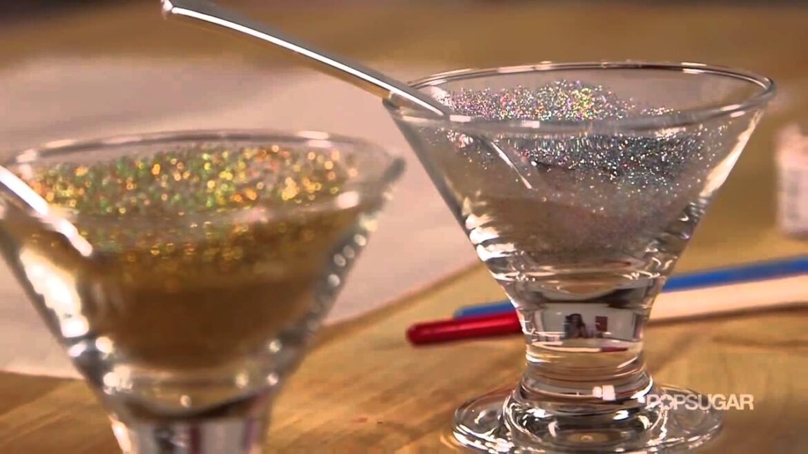 How to Make Metallic Chocolate-Covered Strawberries How to Make Metallic Chocolate-Covered Strawberries