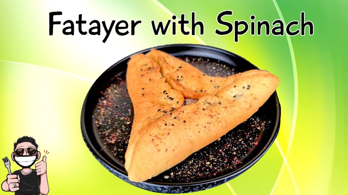 Fatayer with Spinach and Zaatar (Easy and vegan friendly) Fatayer with Spinach and Zaatar (Easy and vegan friendly)