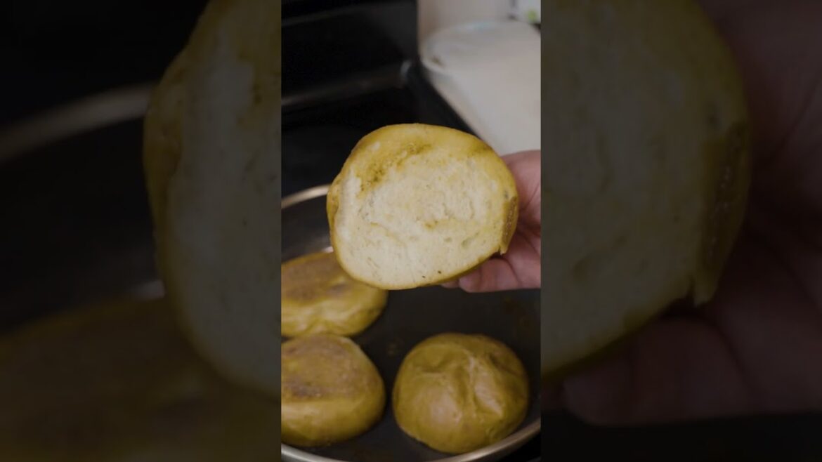 Bodega Style Bacon Egg and Cheese (BEC) PART 1 – NY VERSION #cooking #baconeggsandwich #howtocook Bodega Style Bacon Egg and Cheese (BEC) PART 1 - NY VERSION #cooking #baconeggsandwich #howtocook