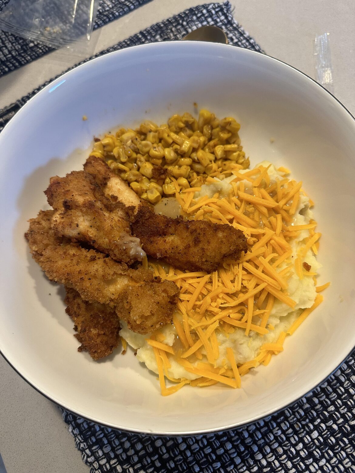 Chicken tenders with mashed potato’s gravy and corn 9/10