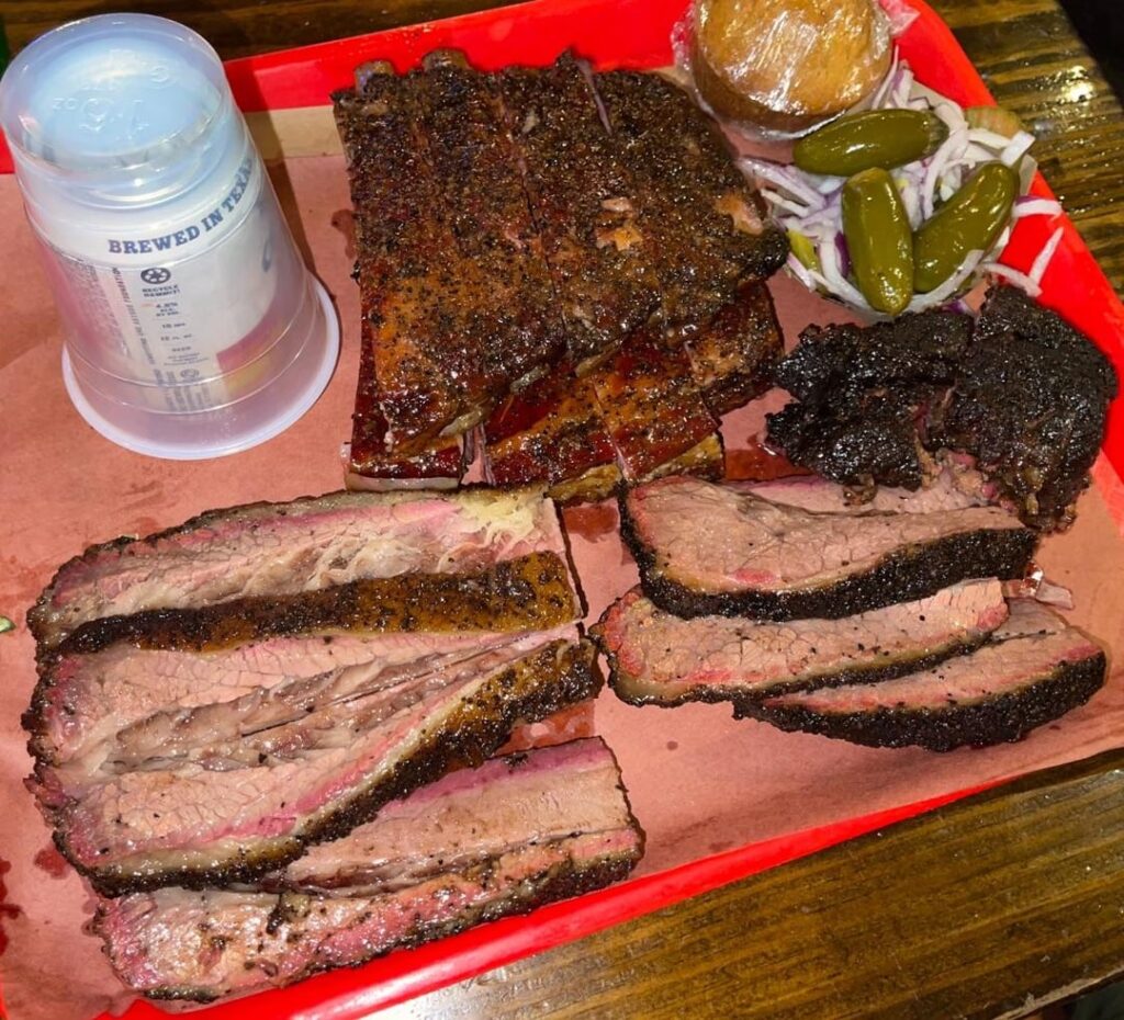 TERRY BLACK’S BARBECUE in Austin. 🤤 2 pounds Brisket 🐮 and 2 pounds ribs 🐷.