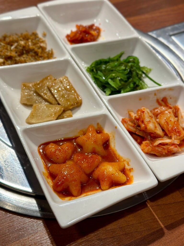 인생은 붐비지 않아도 돼 불꽃놀이 반, 게 반