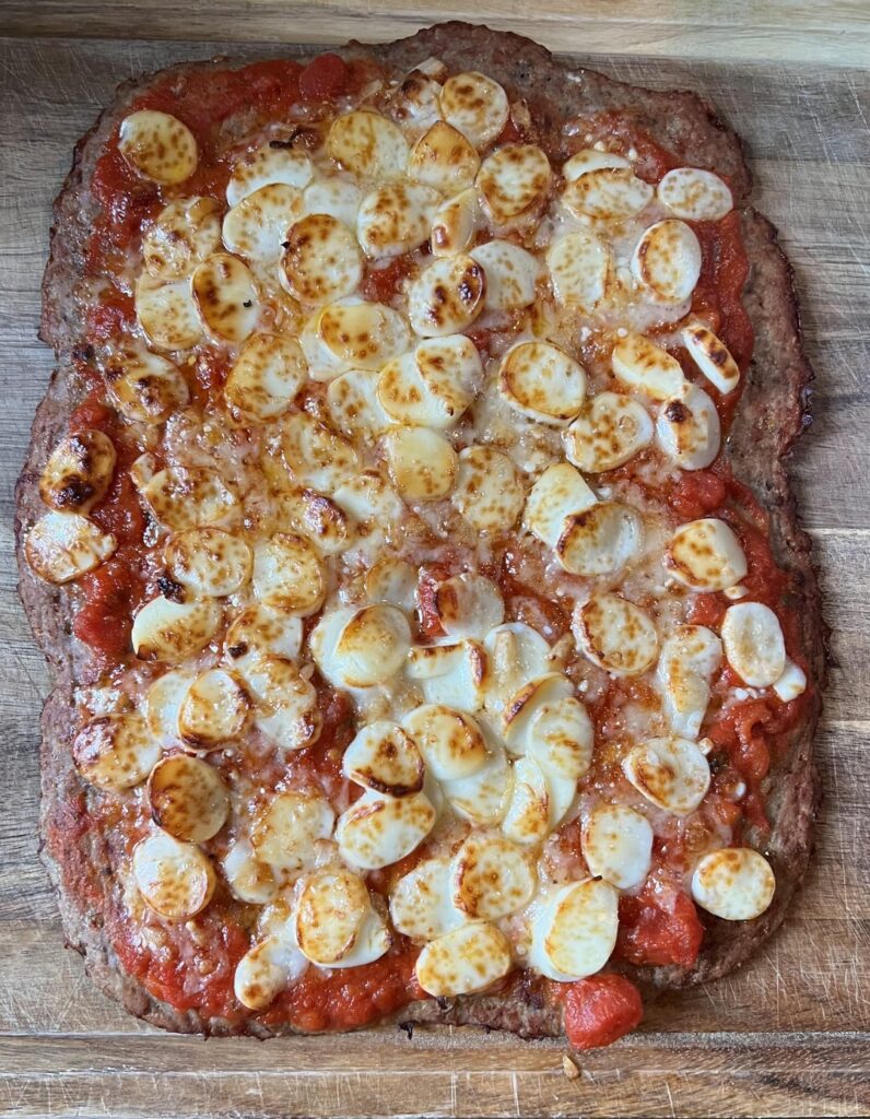 Keto pizza with ground chicken crust