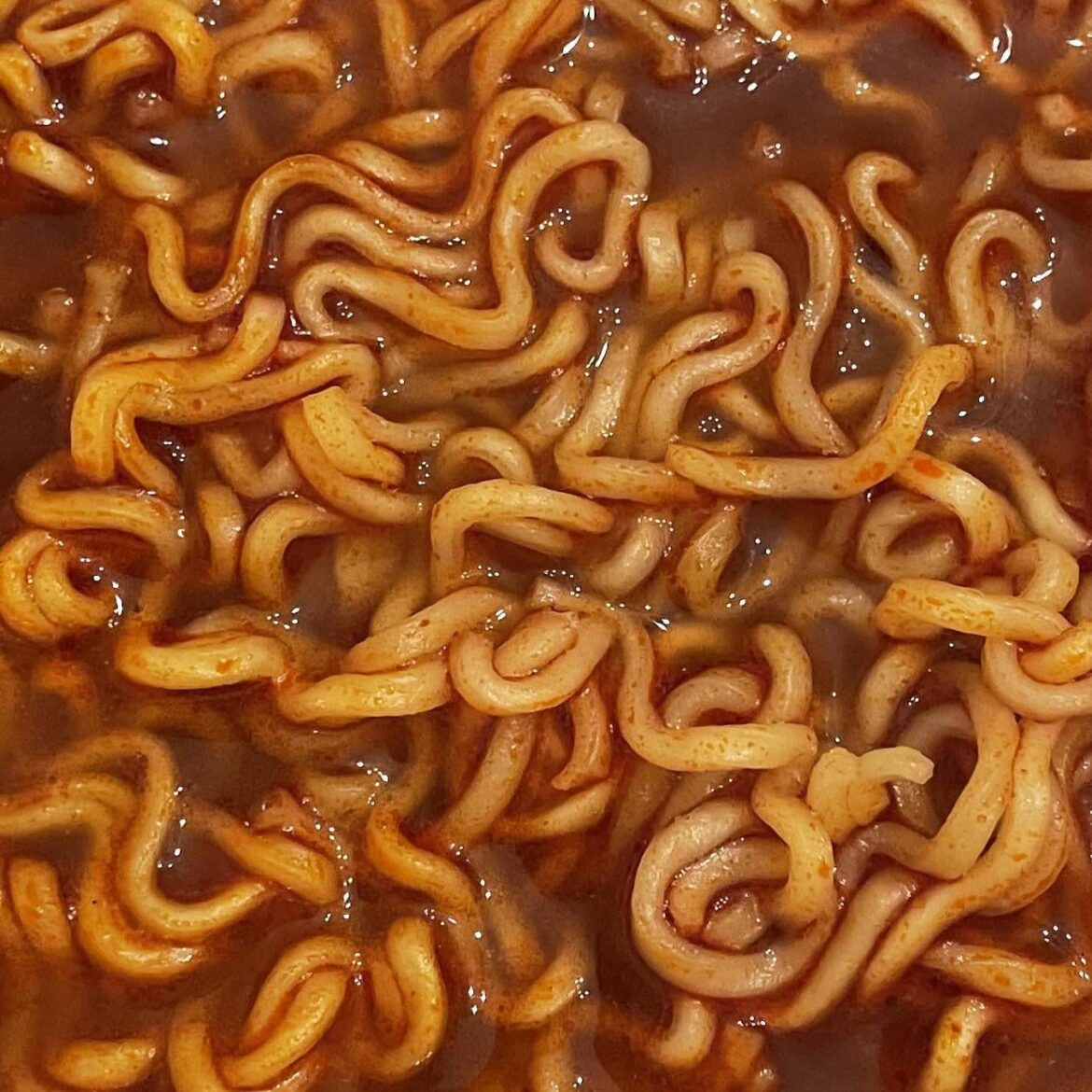 When eating Buldak, do you drink the broth?