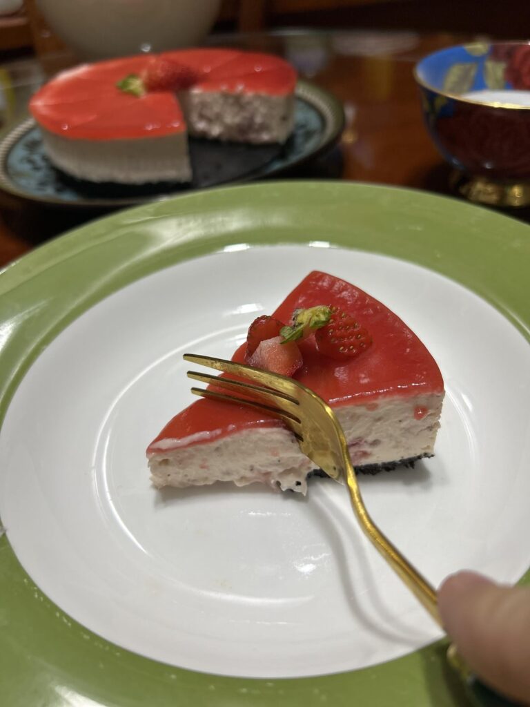 [homemade] Strawberry Mousse Cake