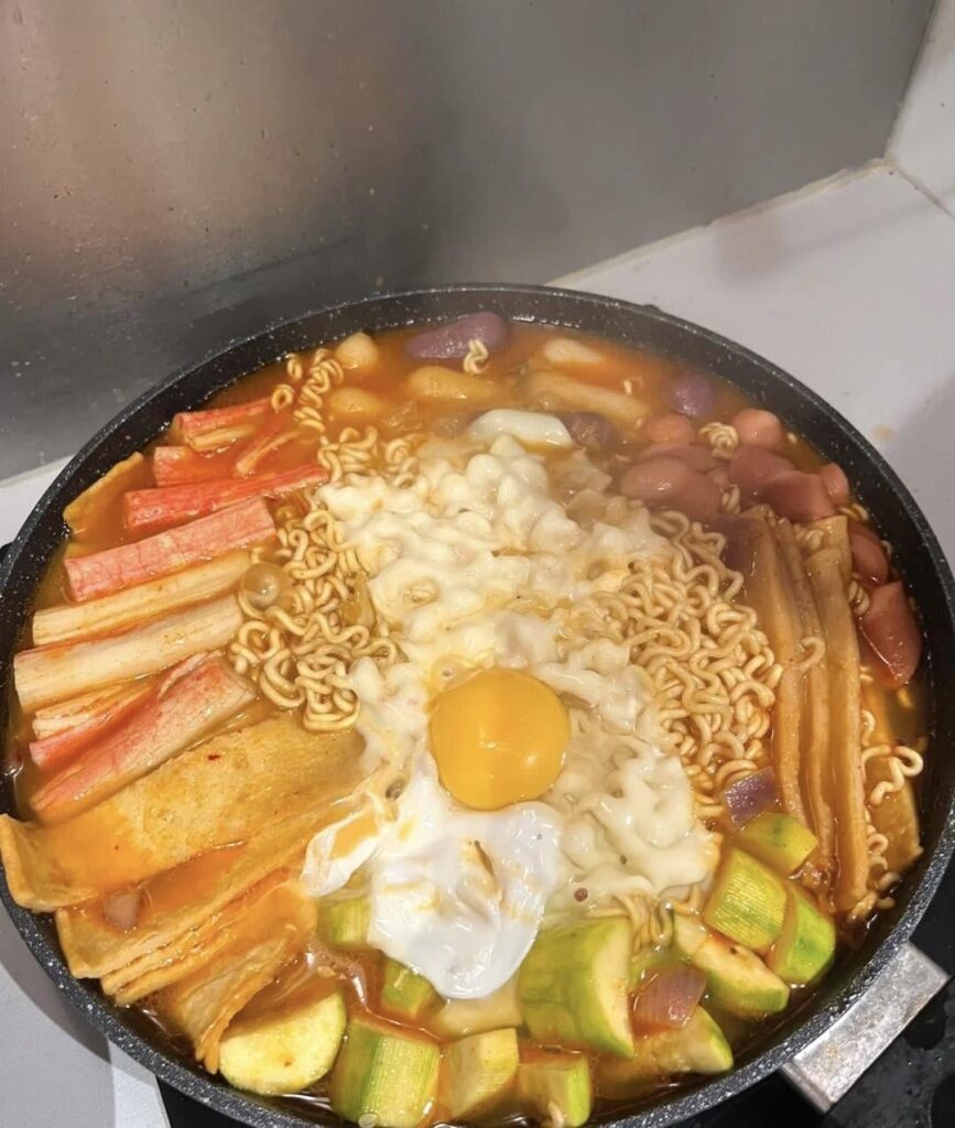 또 다른 즐거움을 누리는 하루! 와서 냄비 좀 드세요.