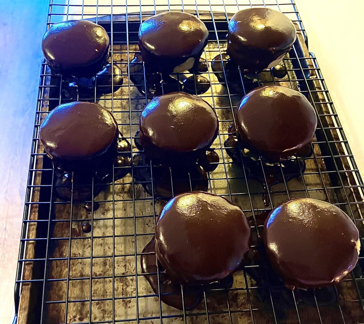 Almond flavored mini cakes w/ganache