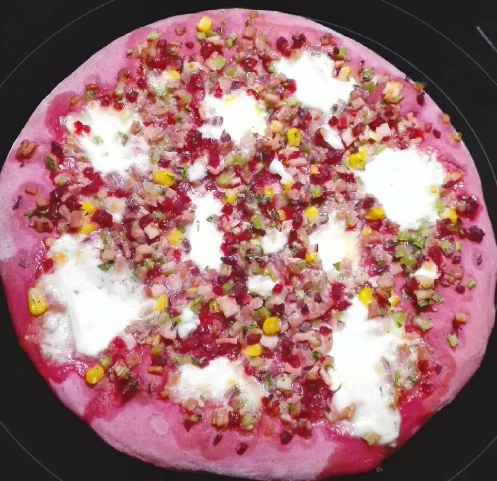 Beet pizzas advertise their dangerousness with bright colors to alert and scare away predators.