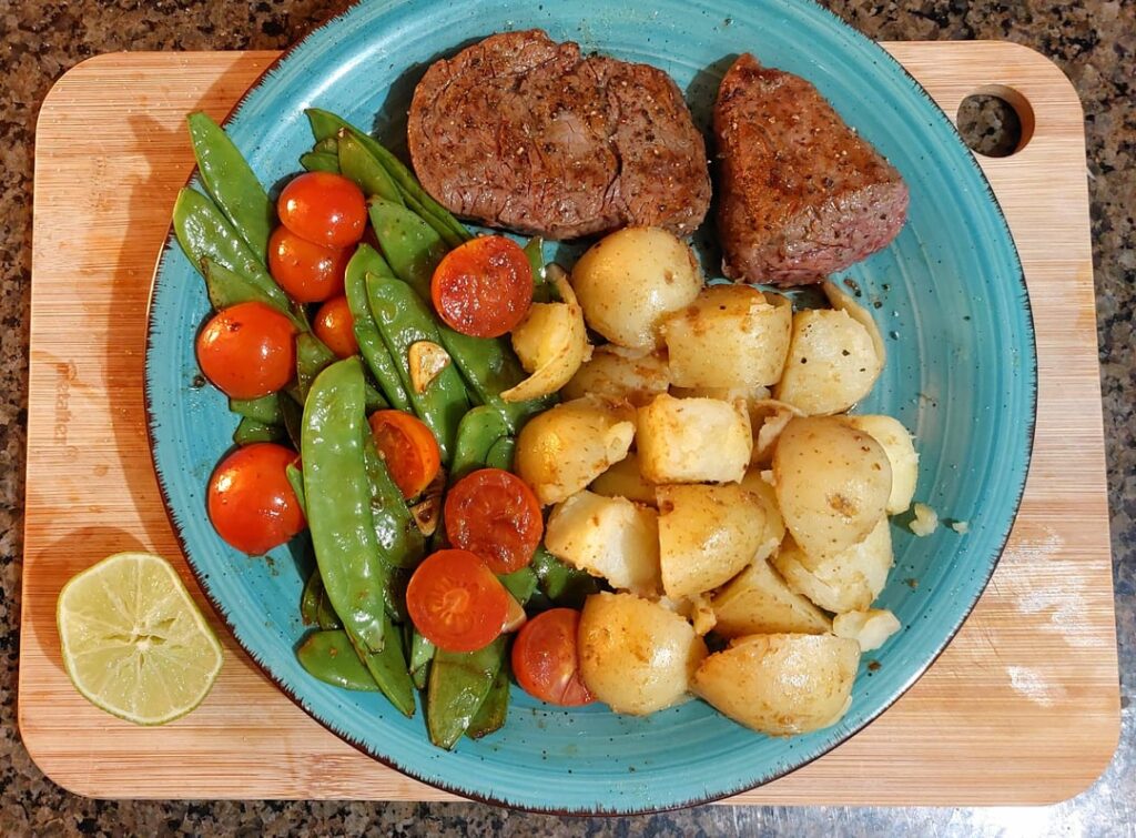 Beef Fillet & Veggies (528 cals, 53g protein)