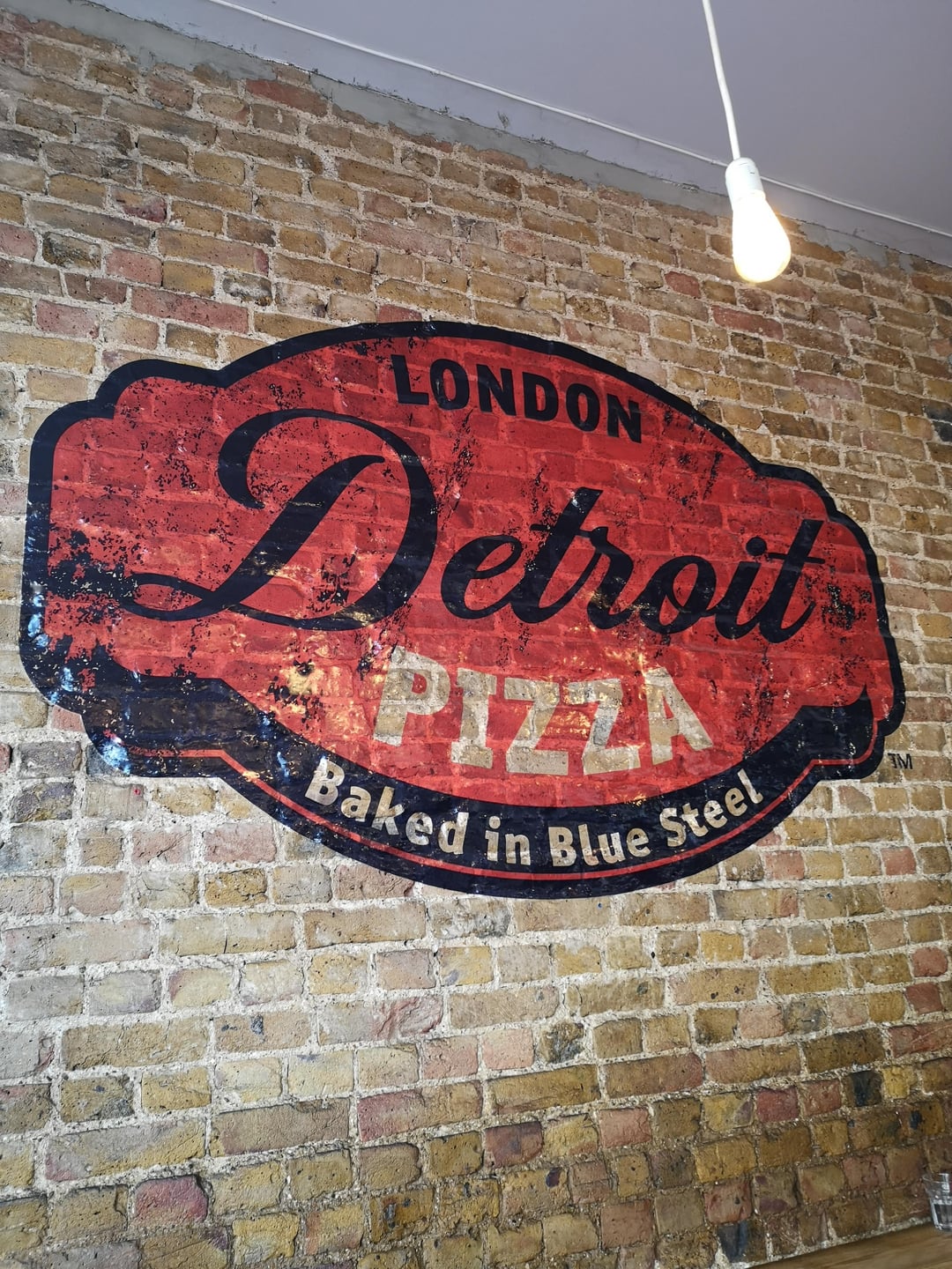 detroit-pizza-in-london-dining-and-cooking