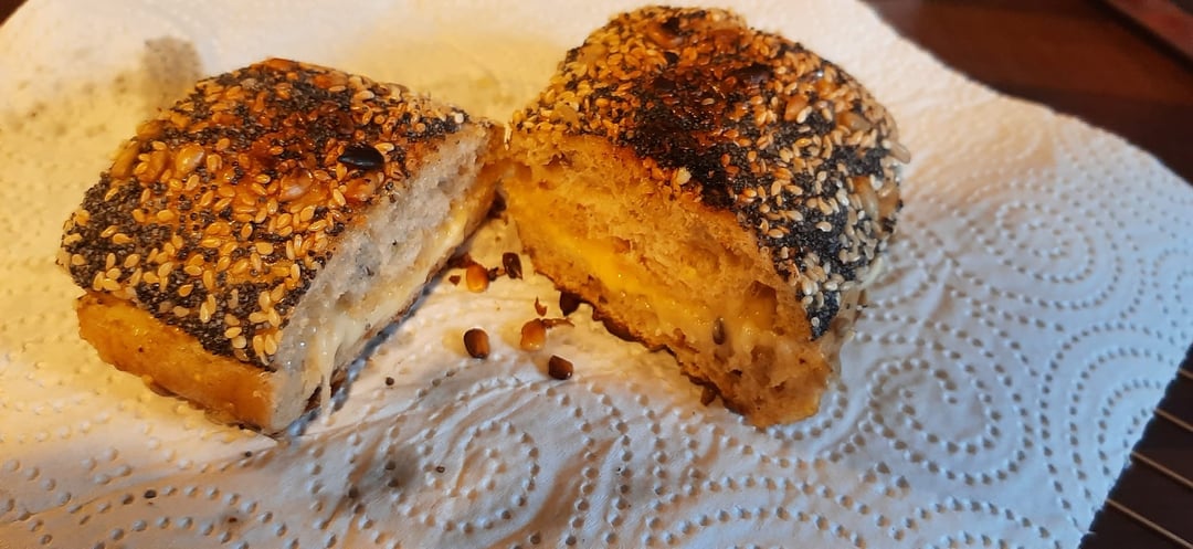Grilled Cheese with young Gouda and Beemster XO in a Körnerbrötchen ...