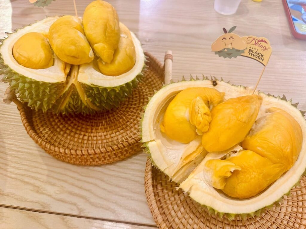 세상에 두리안 하나로 해결할 수 없는 고민은 하나도 부족하면 하나, 생활은 두리안과 같습니다. 살수록 좋고 먹을수록 더 달콤합니다