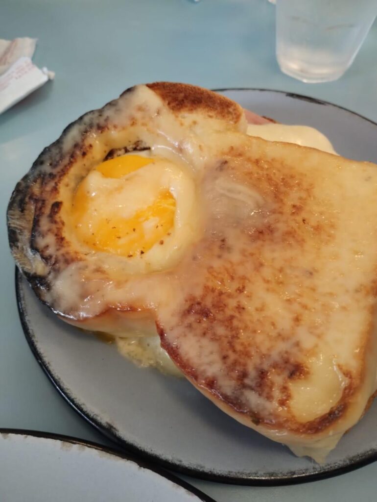 Egg anda cheese sandwich