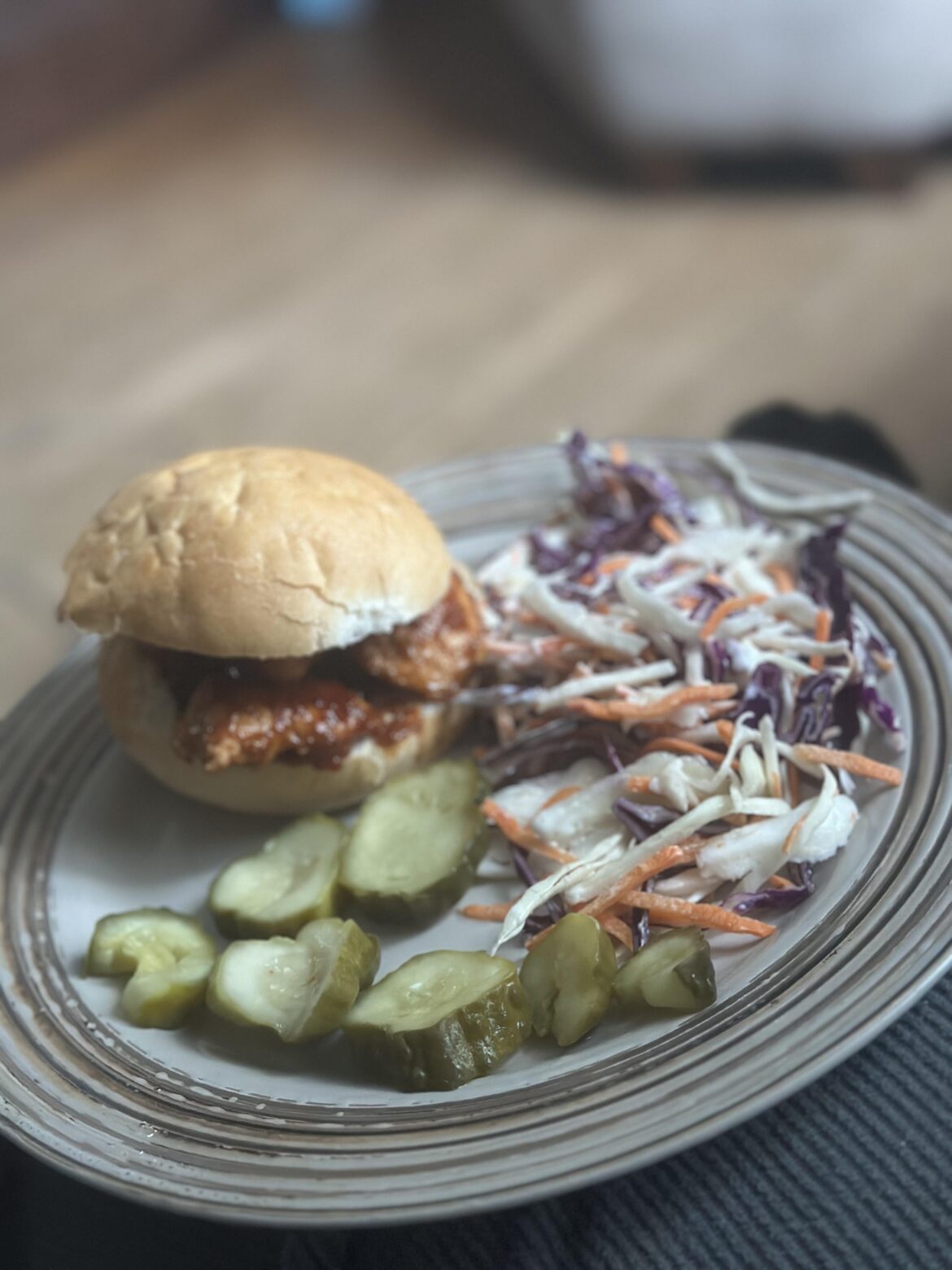 Bbq chicken sandwiches with coleslaw