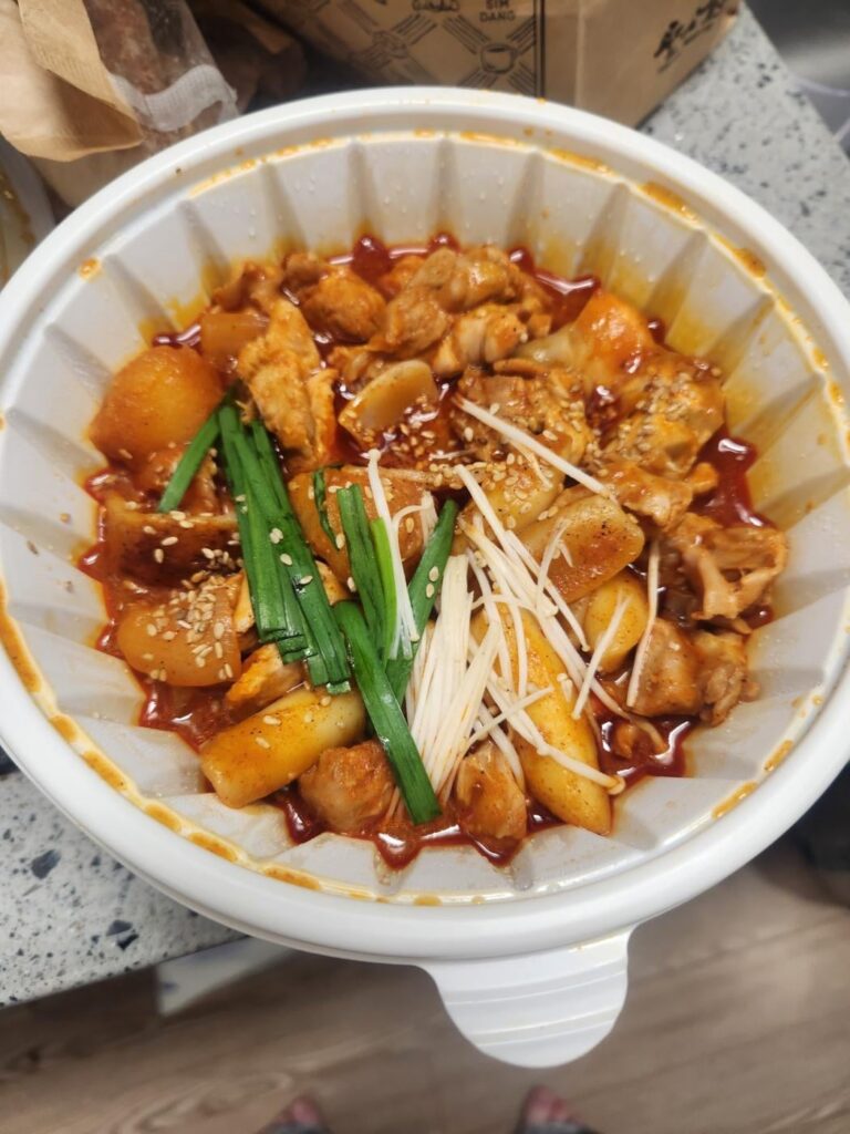 Good 닭도리탕 recipes? I used to eat it all the time in Korea with some rice cakes and dumpling noodles? I’m not quite sure how to describe it, but here is a picture of what it looked like! If anyone can help me out with a good recipe, that would be very appreciated!!! ♡♡♡ Good 닭도리탕 recipes? I used to eat it all the time in Korea with some rice cakes and dumpling noodles? I'm not quite sure how to describe it, but here is a picture of what it looked like! If anyone can help me out with a good recipe, that would be very appreciated!!! ♡♡♡