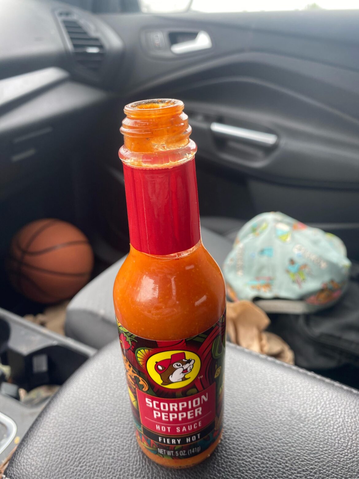 How to prevent the sauce from dribbling down the side when pouring?