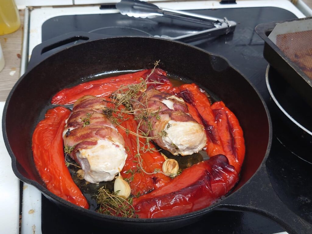 Bacon wrapped chicken with pointed peppers and avocado