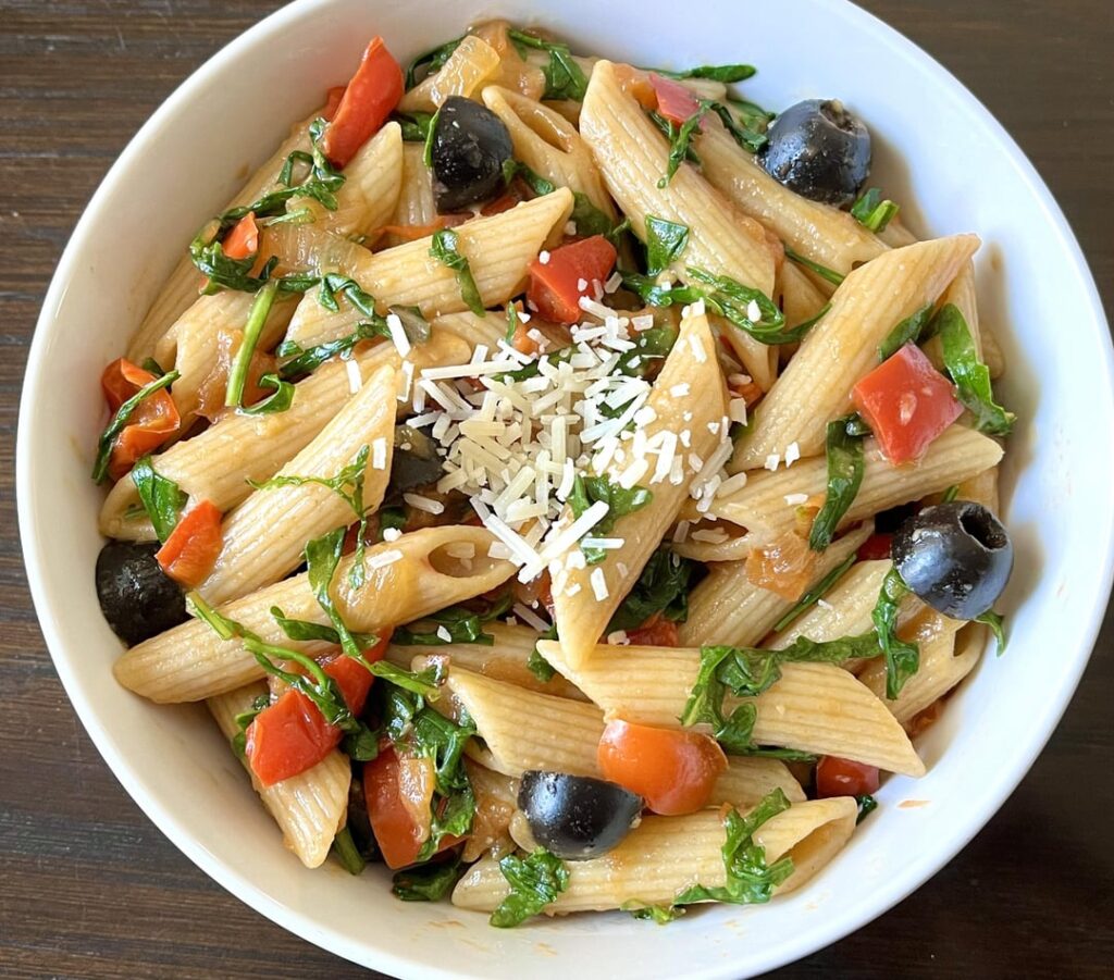 Wholegrain Penne pasta with sauteed arugula greens, red peppers, black olives, garlic and tomatoes.