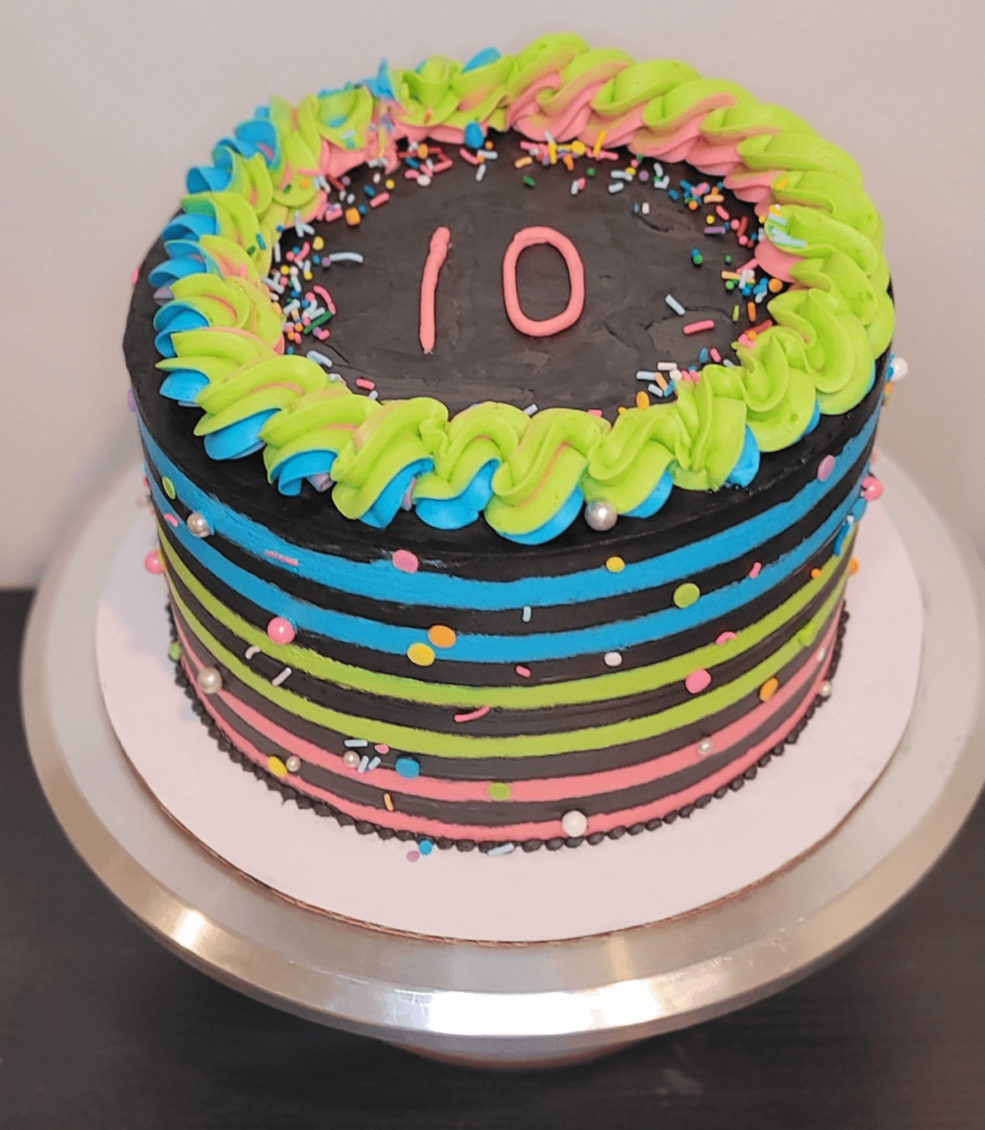 I asked on r/askbaking about a glow in the dark cake. Here is the result. I asked on r/askbaking about a glow in the dark cake. Here is the result.