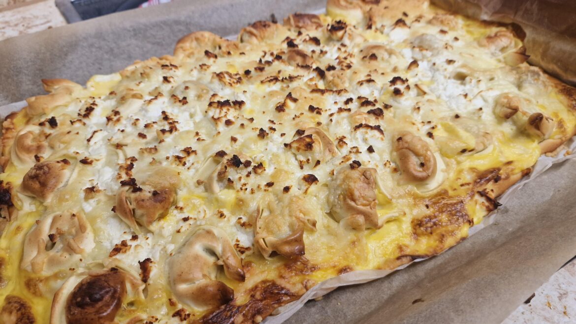 Pizza with Sauce Hollandaise, pizza cheese, tortellini and Feta cheese.