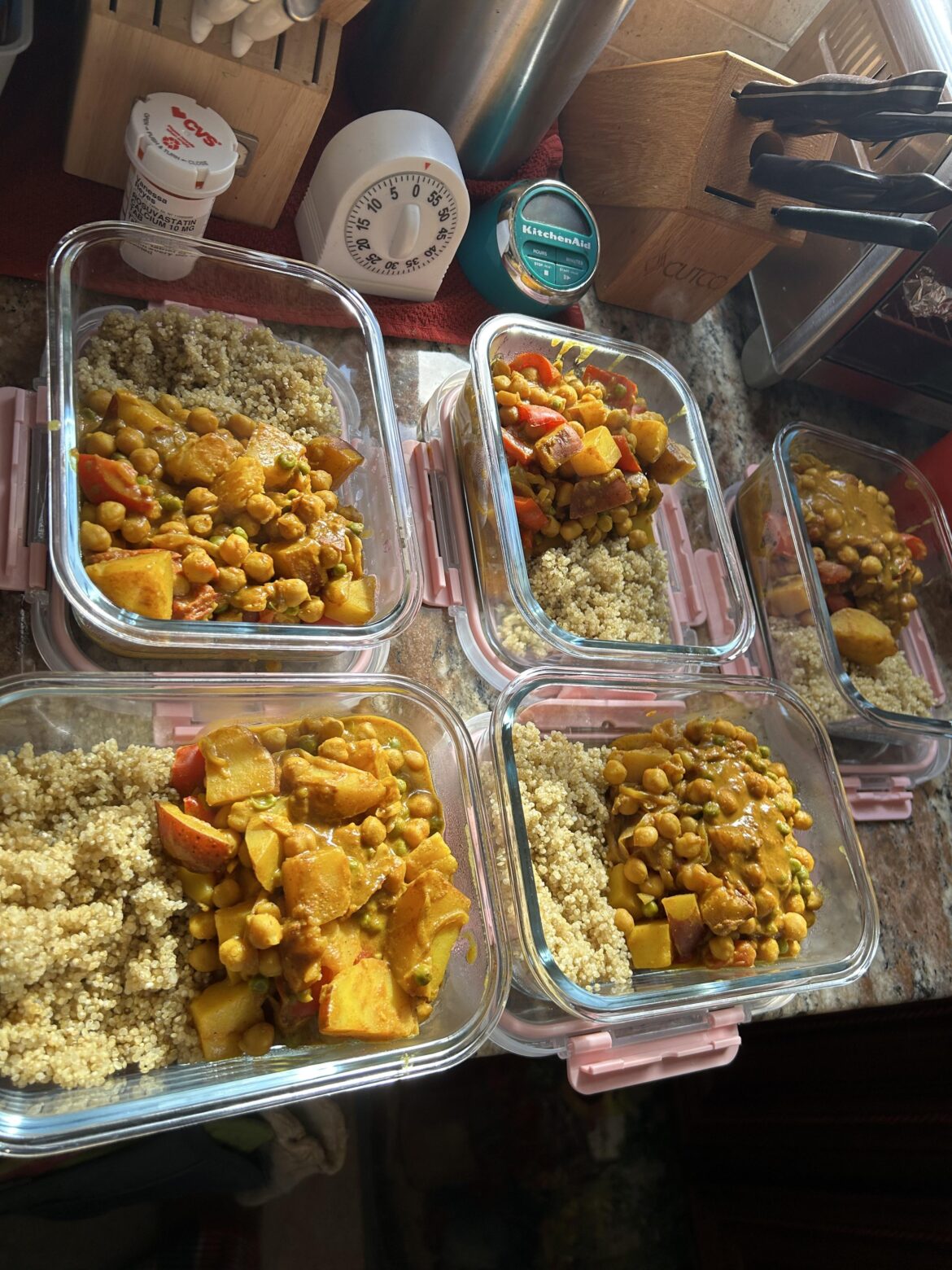 575 cal, 24g protein. chickpea potato curry 🤭