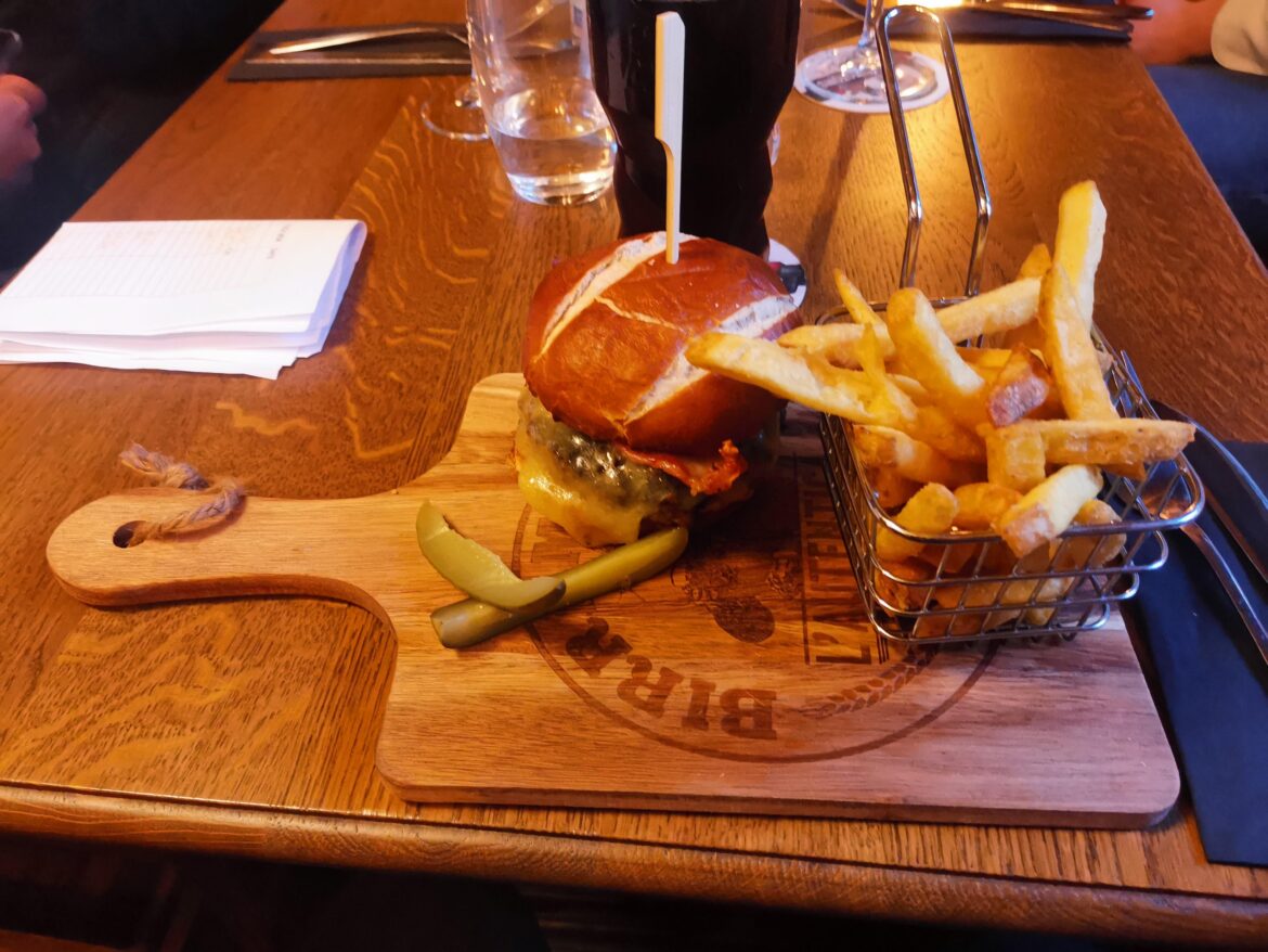 Wooden plank and the frying basket