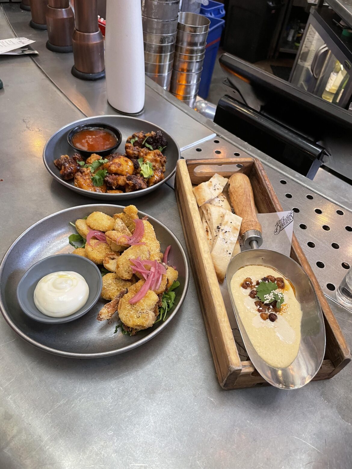 Hummus on a trowel - while everything else is on plates?