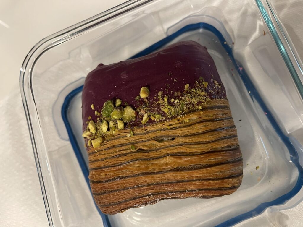 How many calories is this? Blueberry cream + pistachio filled pain suisse