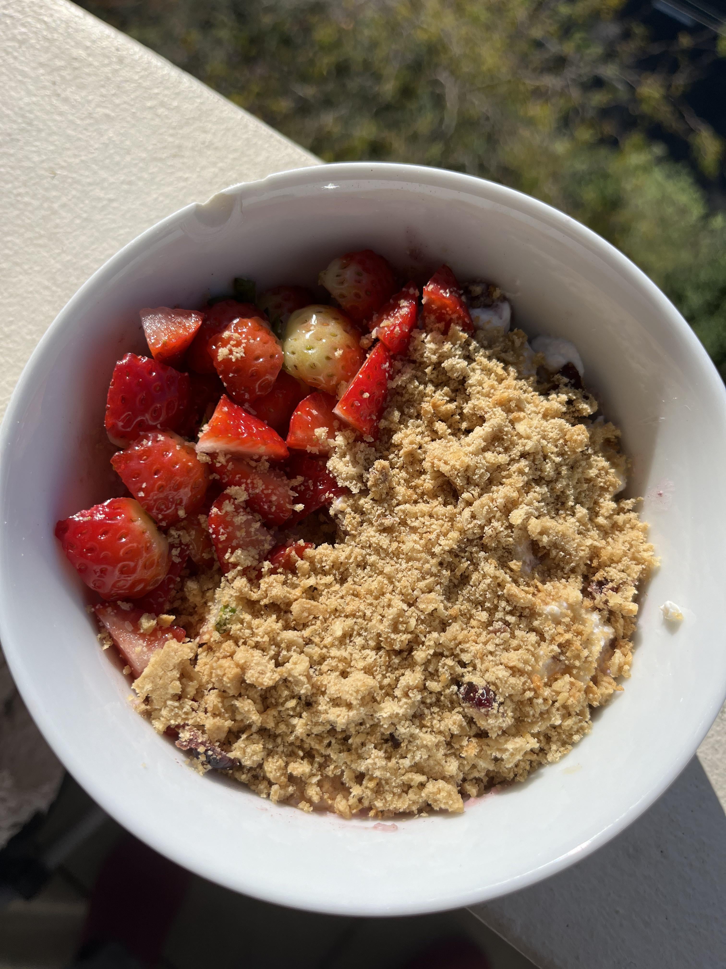Berry crumble oats - Dining and Cooking