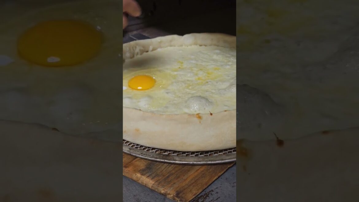 Yağlı Peynirli ve Yumurtalı Pide / Buttered Cheese Pide with Eggs #nj#florence#burlington#womenowned