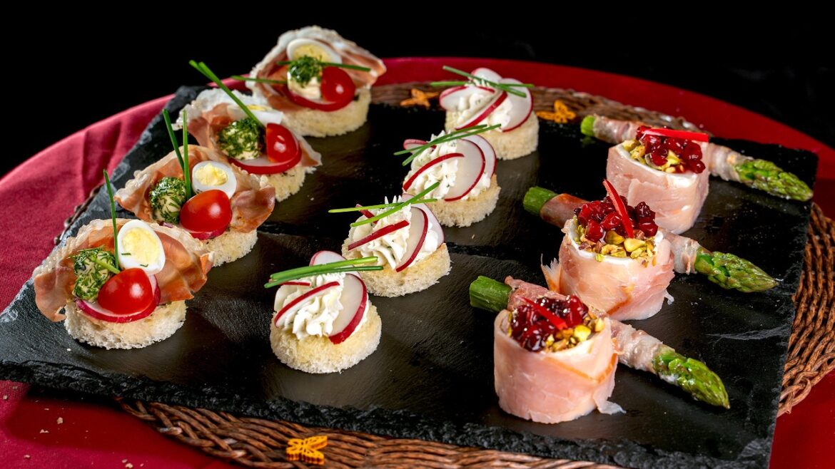 Recipes for fancy snacks for a party – Mini rolls, Sandwiches and asparagus in bacon Recipes for fancy snacks for a party - Mini rolls, Sandwiches and asparagus in bacon