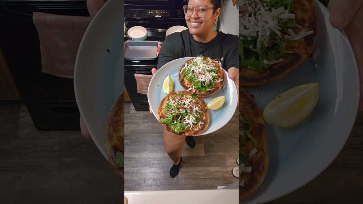 Delicious Pita Pizzas #pizza #pizzarecipe #shorts Delicious Pita Pizzas #pizza #pizzarecipe #shorts