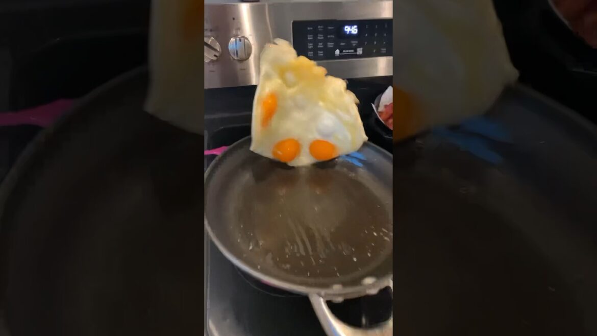 Fried eggs over easy LIKE A PRO!!! #food #cooking #breakfast #eggs #friedegg #egg #eggrecipe Fried eggs over easy LIKE A PRO!!! #food #cooking #breakfast #eggs #friedegg #egg #eggrecipe