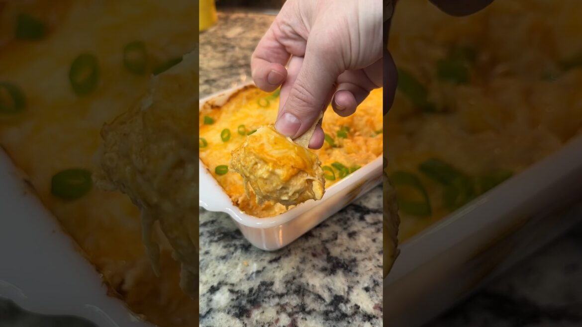 A Healthier and Lighter Buffalo Chicken Dip ❤️ #recipes #buffalochickendip #hoemade