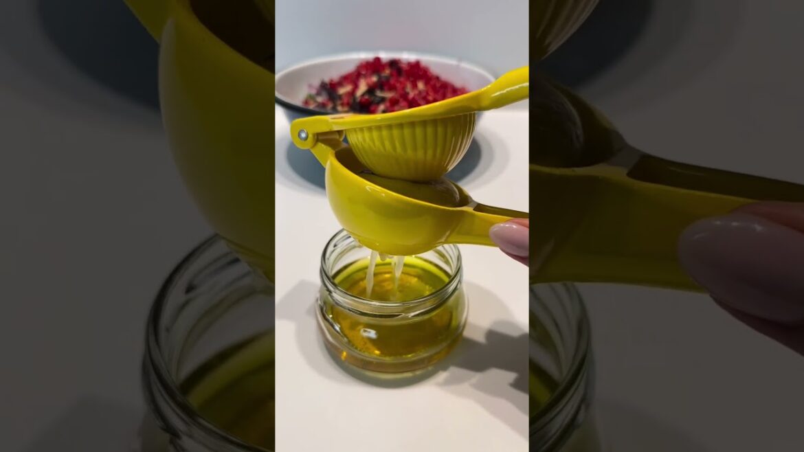 Make this bulgur and chickpea salad with the best toppings for lunch/dinner