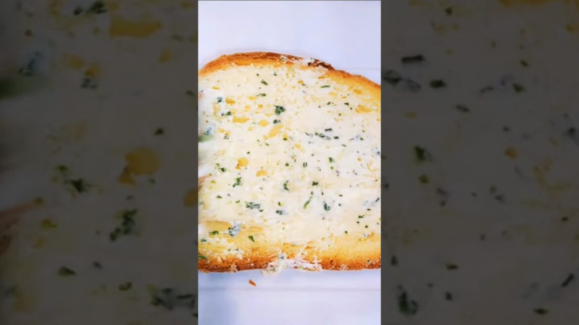 Italian garlic bread #garlic #food #recipe #cheese #bread #garlicbread #youtubeshorts #easyrecipe