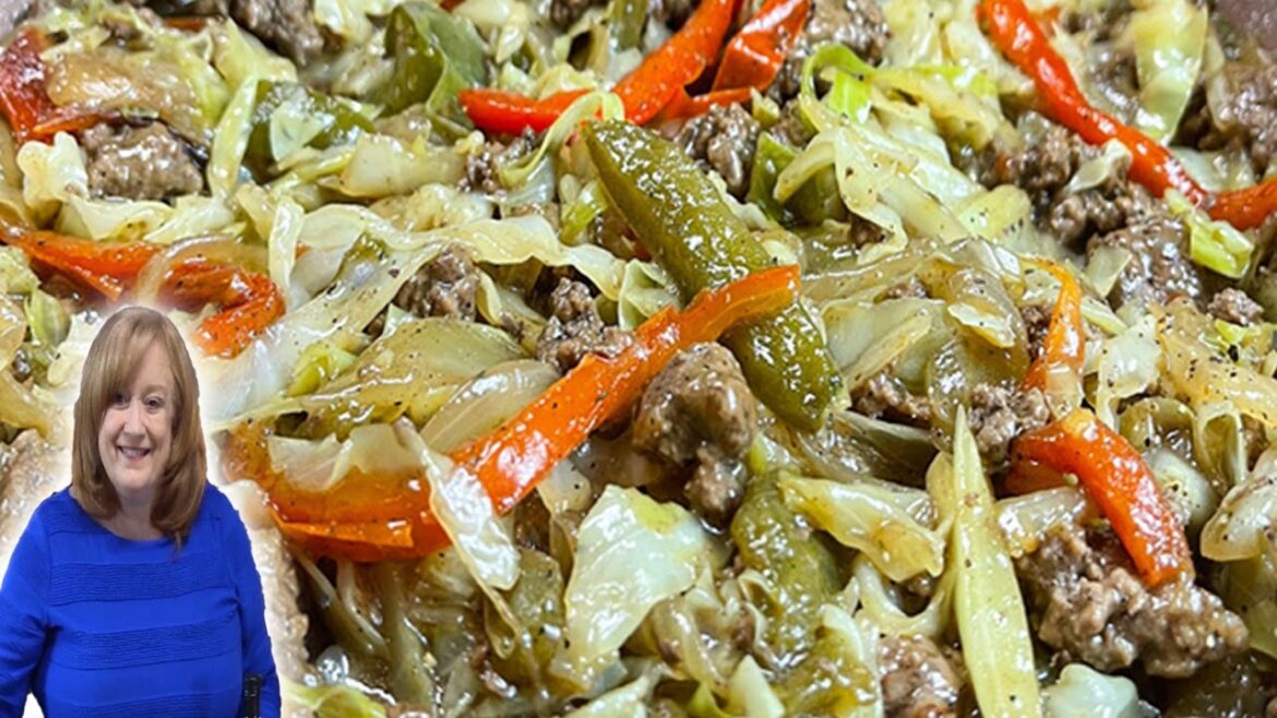 Black Pepper GROUND BEEF & CABBAGE Skillet Stir Fry, An Awesome Dinner Idea that’s Easy & Delicious Black Pepper GROUND BEEF & CABBAGE Skillet Stir Fry, An Awesome Dinner Idea that's Easy & Delicious