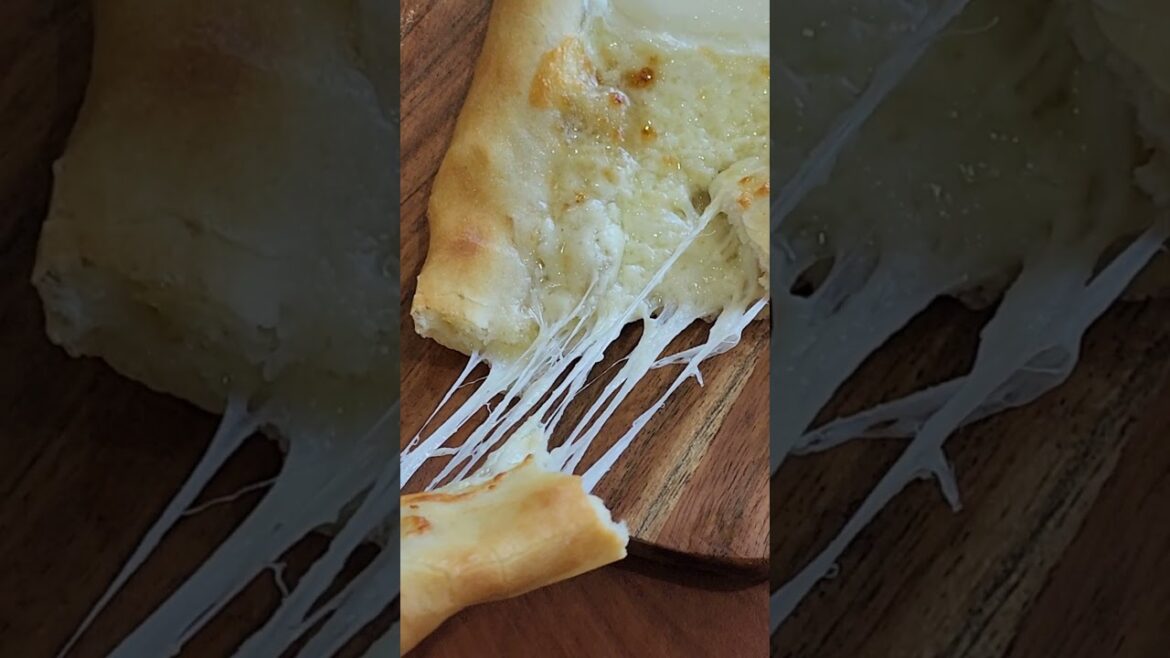 Cheese and Egg Turkish Pide #Cheese #Peynirli #Eggs #Yumurtalı #Pide #Pideh #shortsyoutube #shorts