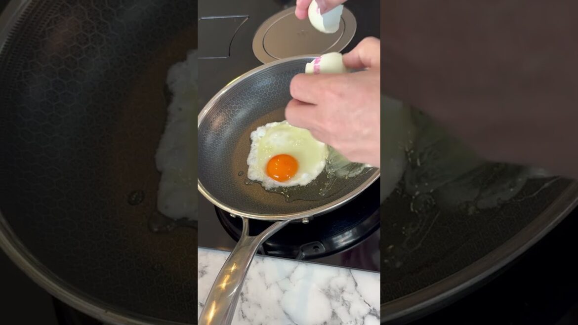 Cooking The Perfect Fried Egg Made Really Simple #eggs Cooking The Perfect Fried Egg Made Really Simple #eggs
