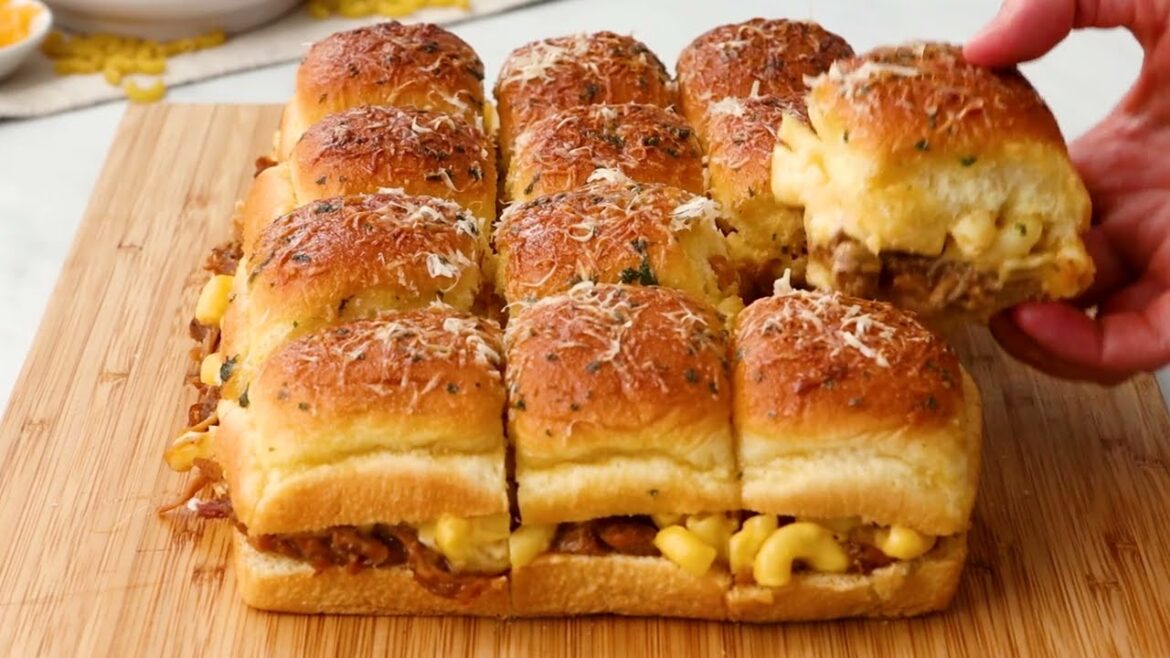 Pulled Pork Mac and Cheese Sliders