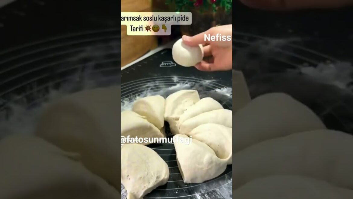 Sarımsaklı kaşar peynirli pide Turkey recipes #shorts