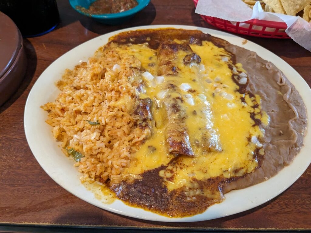 Enchiladas Y Mas...