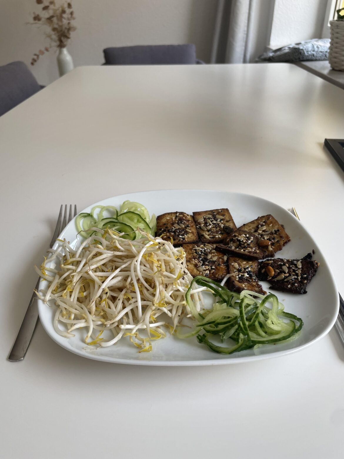 Marinated smoked tofu with seeds and salad (>350 calories)