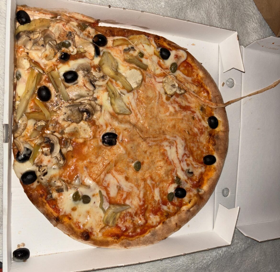 This is how my pizza got delivered.