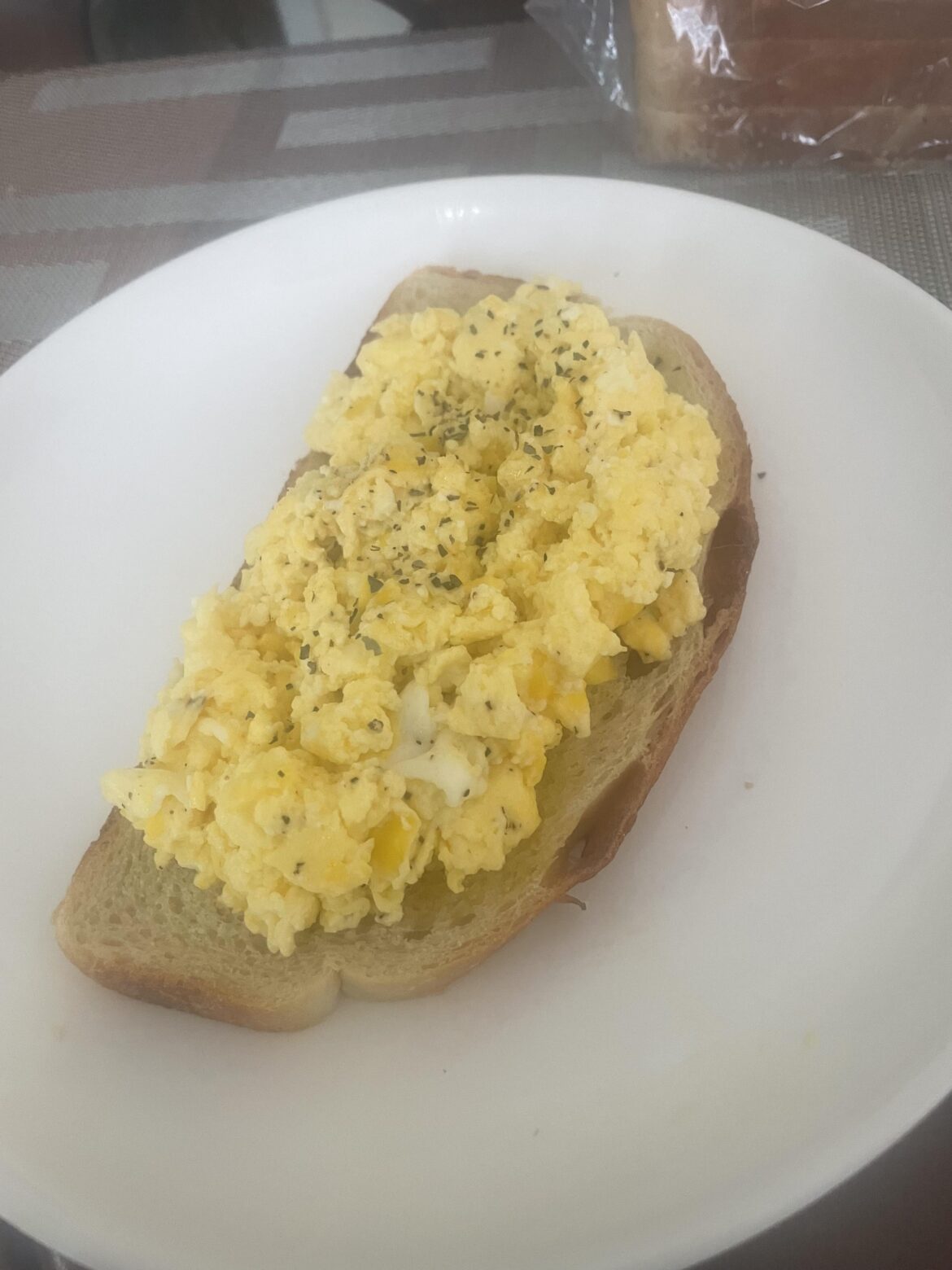 Saw a restaurant mixing Ricotta cheese into scrambled eggs. Cheat code to making really fluffy eggs 💯